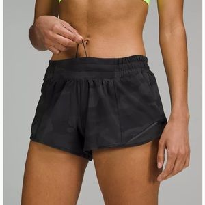 lululemon hotty hot short camo size 6 regular